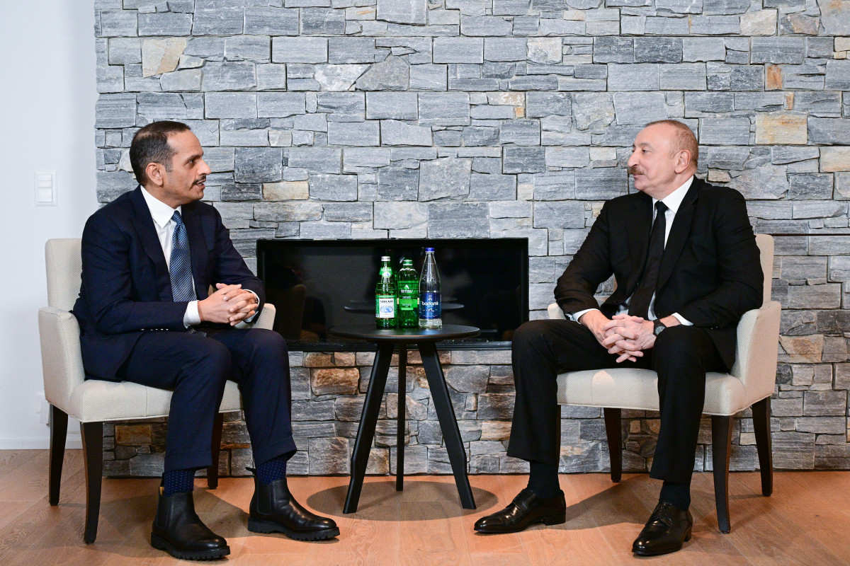 Prezident İlham Əliyev Davosda Qətərin Baş naziri və xarici işlər naziri ilə görüşüb - FOTO 