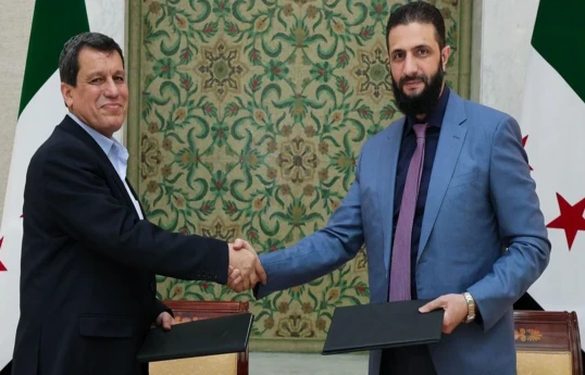 Suriya Demokratik Qüvvələrinin (SDQ) lideri Mazlum Abdi, Suriya Prezidenti Əhməd əl-Şaraa