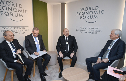 Prezident İlham Əliyev Davosda “J.P. Morgan” şirkətinin sədri və baş icraçı direktoru ilə görüşüb