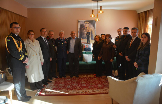 Azərbaycan nümayəndə heyəti C-130 təyyarəsində şəhid olan hərbçinin ailəsini ziyarət edib - FOTO 