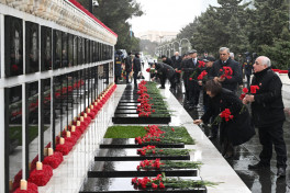 Dövlət və hökumət rəsmiləri Şəhidlər xiyabanını ziyarət edib - FOTO 