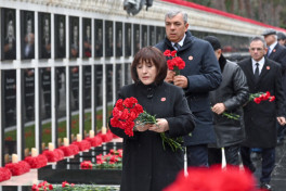 Dövlət və hökumət rəsmiləri Şəhidlər xiyabanını ziyarət edib - FOTO 