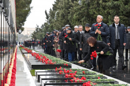 Dövlət və hökumət rəsmiləri Şəhidlər xiyabanını ziyarət edib - FOTO 