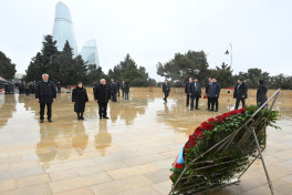 Dövlət və hökumət rəsmiləri Şəhidlər xiyabanını ziyarət edib - FOTO 