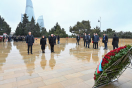Dövlət və hökumət rəsmiləri Şəhidlər xiyabanını ziyarət edib - FOTO 