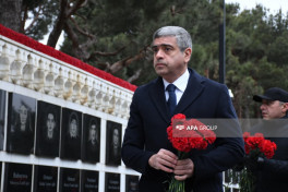 Dövlət və hökumət rəsmiləri Şəhidlər xiyabanını ziyarət edib - FOTO 
