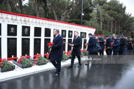 Dövlət və hökumət rəsmiləri Şəhidlər xiyabanını ziyarət edib - FOTO 