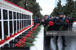 Dövlət və hökumət rəsmiləri Şəhidlər xiyabanını ziyarət edib - FOTO 
