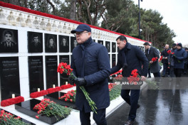 Dövlət və hökumət rəsmiləri Şəhidlər xiyabanını ziyarət edib - FOTO 