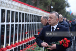 Dövlət və hökumət rəsmiləri Şəhidlər xiyabanını ziyarət edib - FOTO 