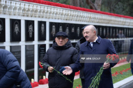 Dövlət və hökumət rəsmiləri Şəhidlər xiyabanını ziyarət edib - FOTO 