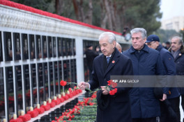 Dövlət və hökumət rəsmiləri Şəhidlər xiyabanını ziyarət edib - FOTO 