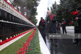 Dövlət və hökumət rəsmiləri Şəhidlər xiyabanını ziyarət edib - FOTO 