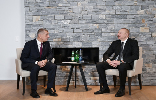 Prezident İlham Əliyev Davosda Çexiyanın Baş naziri ilə görüşüb