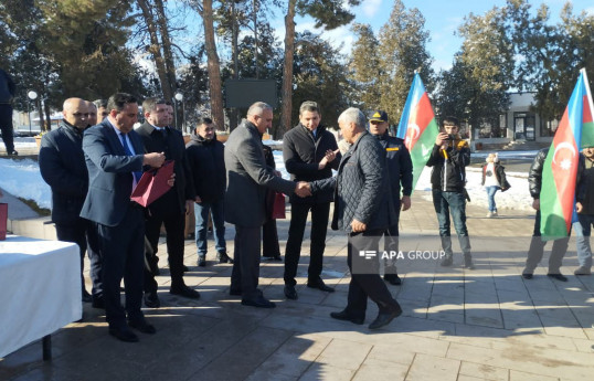 İlk köç karvanı Xankəndi şəhərinə çatıb, açarlar təqdim olunub- FOTO  - YENİLƏNİB-1  - VİDEO 