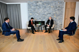 Prezident İlham Əliyev Davosda Avropa İttifaqının Genişlənmə üzrə komissarı Marta Kosla görüşüb
