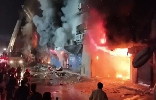 Pakistanda ticarət mərkəzində baş verən yanğında ölənlərin sayı 67-yə çatıb