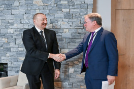 Prezident İlham Əliyev Davosda “Vitol” şirkətinin baş icraçı direktoru ilə görüşüb