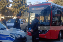 Gəncədə sərnişin avtobusu piyadanı vurub - FOTO 