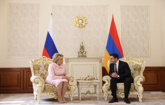 Rusiya Federasiya Şurasının sədri Valentina Matviyenko, Ermənistan parlamentinin sədri Alen Simonyan