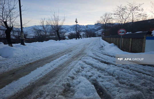 Yolların buz bağlaması Lerikin kəndlərinə gedişi çətinləşdirib - FOTO 
