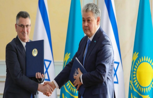 İsrail xarici işlər naziri Gideon Saar, Qazaxıstan xarici işlər naziri Yermek Koşerbayev