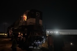 Sumqayıtda benzin daşıyan yük avtomobili teplovozla toqquşub, xəsarət alan var - FOTO  - VİDEO 