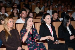 Leyla Əliyeva “Onlardan biri: Emil” adlı anım tədbirində iştirak edib