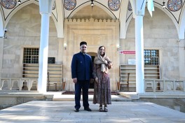 Leyla Əliyeva Yevlaxda Cümə məscidini ziyarət edib
