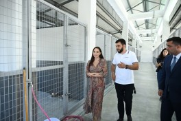 Leyla Əliyeva Yevlaxda Sahibsiz Heyvanlara Qayğı Mərkəzinin regional bölməsinin açılışında iştirak edib