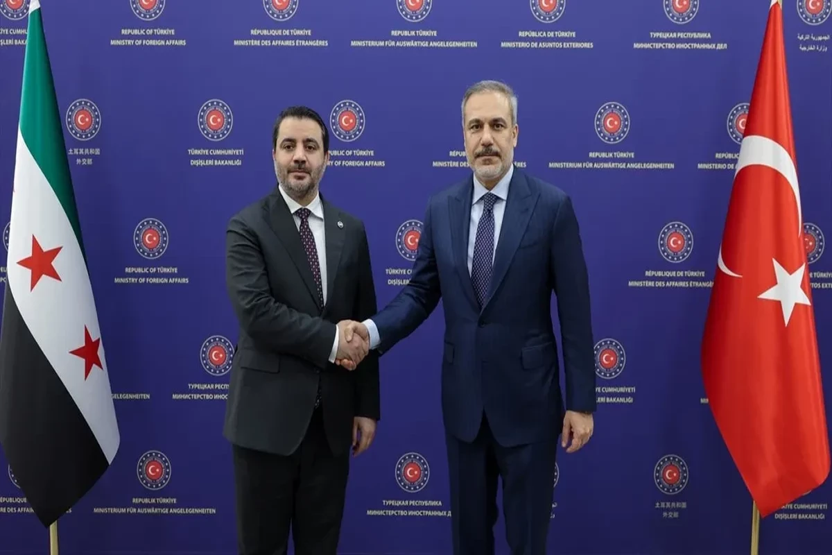 Suriyanın xarici işlər naziri Əsəd Həsən Şeybani və Türkiyənin xarici işlər naziri Hakan Fidan