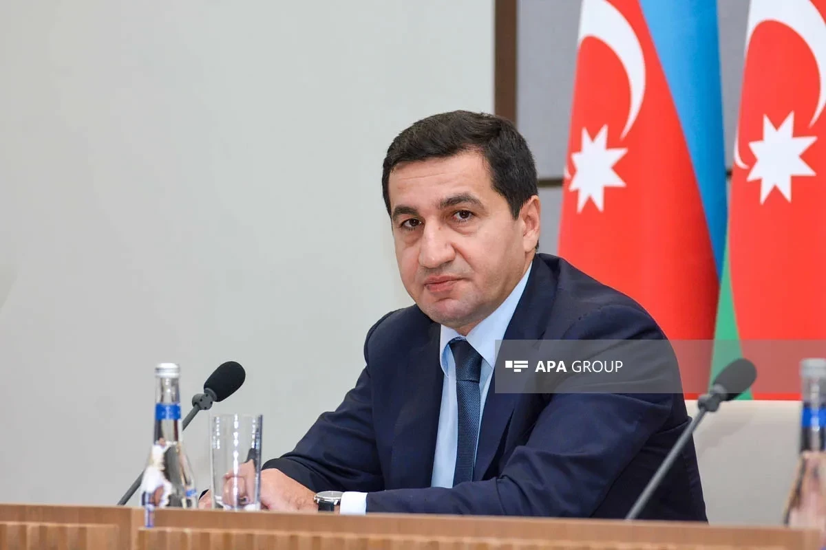  Помощник президента Азербайджана — глава отдела по вопросам внешней политики Администрации президента Хикмет Гаджиев