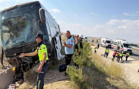 Türkiyədə İraqa gedən avtobus qəzaya uğrayıb, 40 nəfər xəsarət alıb
