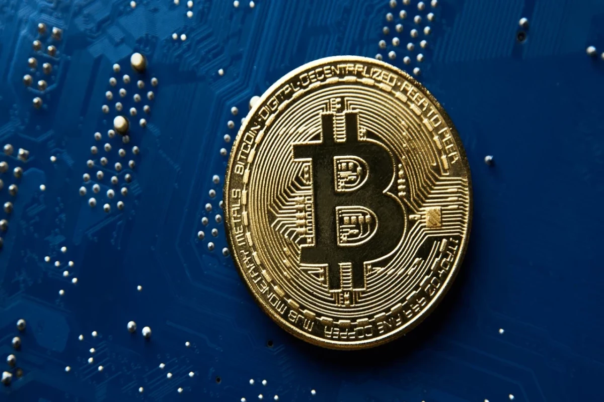 "Bitcoin"in qiyməti 63 min dolları ötüb