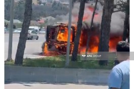 Bakıda avtovağzalın yaxınlığında avtobus yanıb - FOTO  - VİDEO 