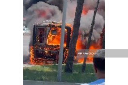 Bakıda avtovağzalın yaxınlığında avtobus yanıb - FOTO  - VİDEO 