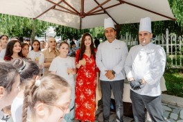 Leyla Əliyeva Qəbələdə fərdi sərginin açılışında və ağacəkmə aksiyasında iştirak edib - FOTO 
