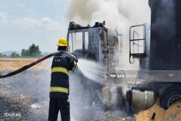 Oğuzda buğda yüklü TIR yanıb - FOTO 