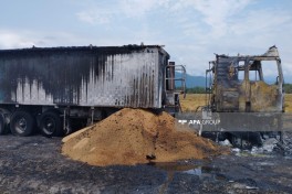 Oğuzda buğda yüklü TIR yanıb - FOTO 