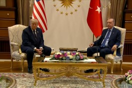 Ankarada prezident iqamətgahında Trampın rəsmi qarşılanma mərasimi olub