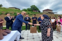 Şuşanın Kiçik Qaladərəsi kəndinə növbəti köç olub, açarlar təqdim edilib - YENİLƏNİB 