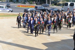 Xarici İşlər Nazirliyinin kollektivi Şəhidlər xiyabanını ziyarət edib - FOTO 