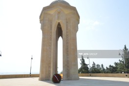 Xarici İşlər Nazirliyinin kollektivi Şəhidlər xiyabanını ziyarət edib - FOTO 