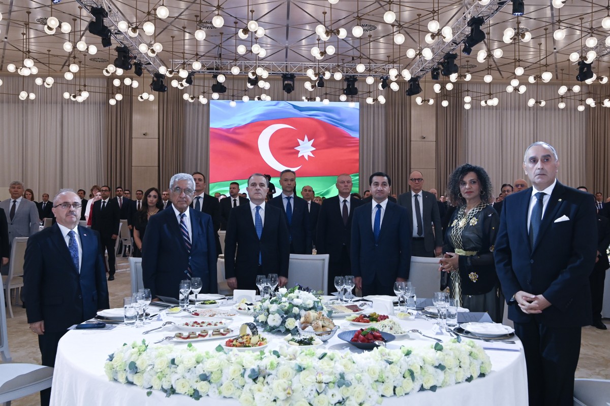 Diplomatik xidmət orqanları əməkdaşlarının peşə bayramı günü münasibətilə Gülüstan sarayında rəsmi qəbul keçirilib