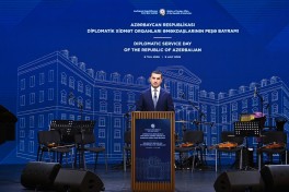 Diplomatların peşə bayramı münasibətilə Gülüstan sarayında rəsmi qəbul keçirilib - FOTO