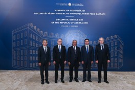 Diplomatların peşə bayramı münasibətilə Gülüstan sarayında rəsmi qəbul keçirilib - FOTO
