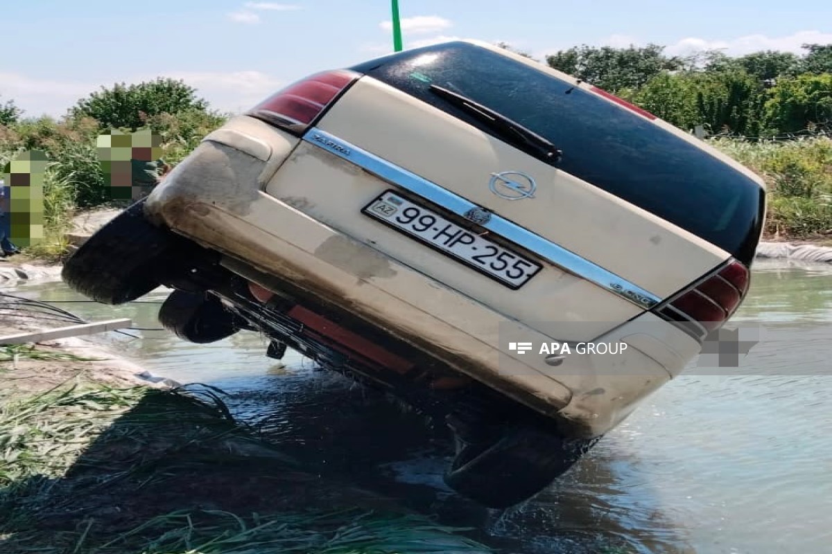 Xaçmazda sürücü sükan arxasında ölüb, avtomobil gölə düşüb