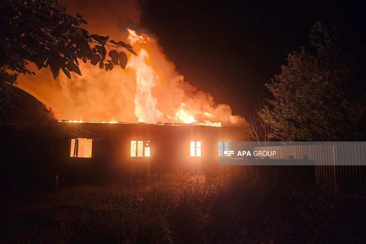 Tovuzda fərdi yaşayış evi yanıb, iki nəfər xəsarət alıb