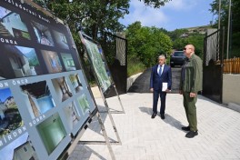 Prezident İlham Əliyev Şuşanın Kiçik Qaladərəsi kəndində görülən işlərlə tanış olub və kəndə qayıdan sakinlərlə görüşüb - FOTO 