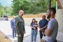 Prezident İlham Əliyev Şuşanın Kiçik Qaladərəsi kəndində görülən işlərlə tanış olub və kəndə qayıdan sakinlərlə görüşüb - FOTO 
